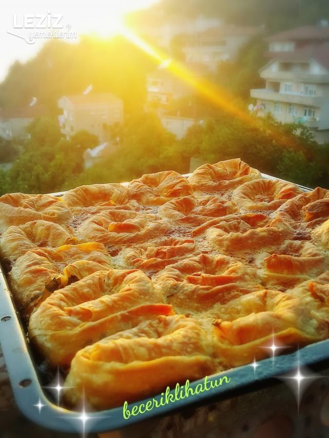 Kıymalı Gül Böreği