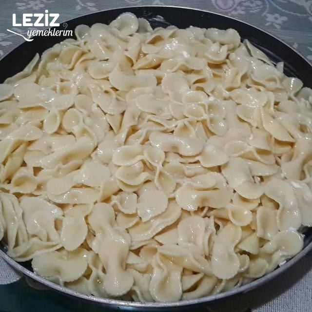 Tavada Nefis Makarnalı Börek (Su Böreği Tadında)