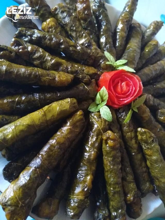 Zeytinyağlı Yaprak Sarması Nasıl Yapılır