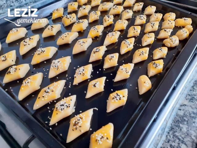Ağızda Dağılan Tuzlu Kurabiye Nasıl Yapılır?