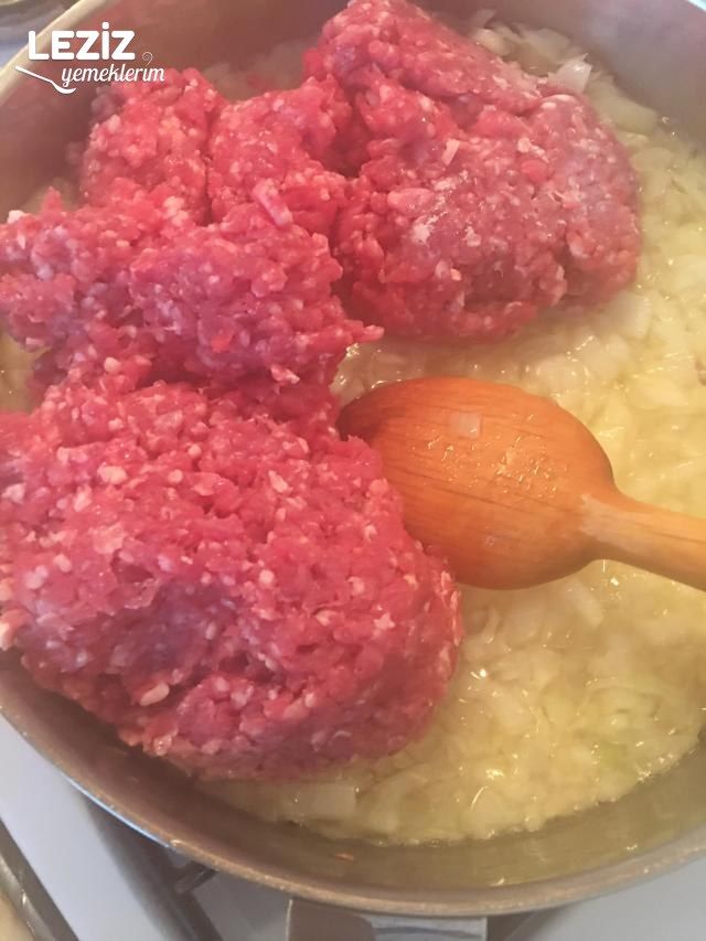 Kıymalı Gül Böreği Nasıl Yapılır?