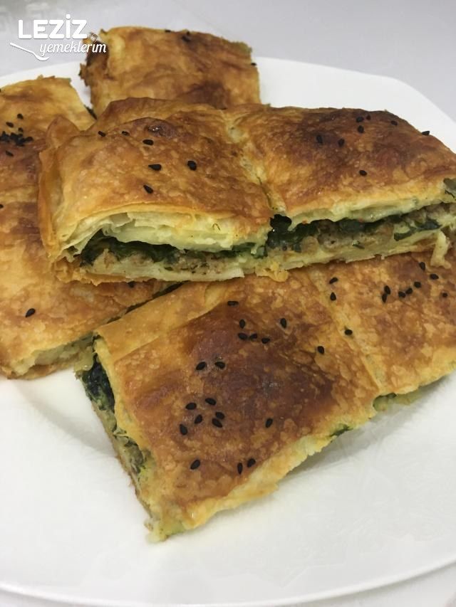 En Kolayından Ispanaklı Kıymalı Börek