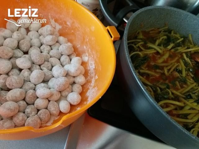 Bulgur Köfteli Semizotu Yemeği