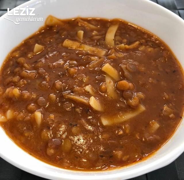 5 Dakikada Erişteli Yeşil Mercimek Çorbası