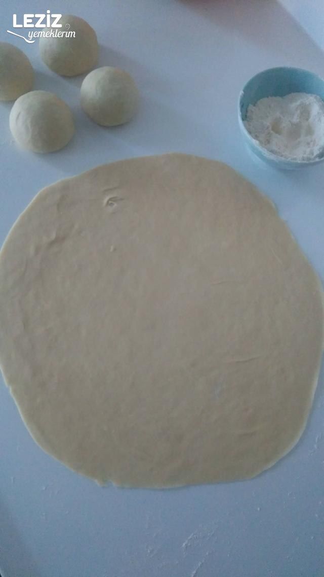 Peynirli Soğanlı El Açması Börek