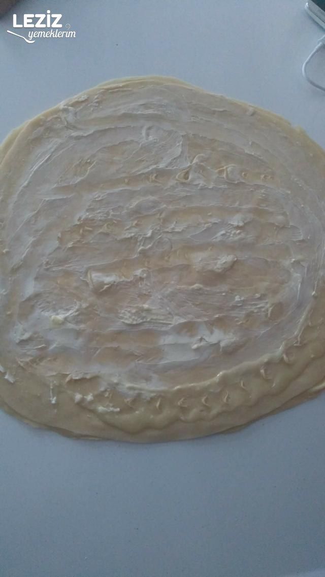 Peynirli Soğanlı El Açması Börek