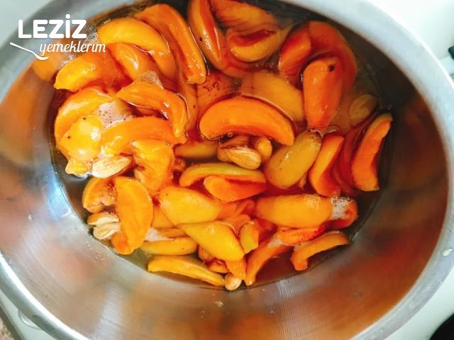 Tam Kıvamında Kayısı Reçeli