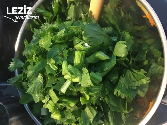 Kereviz Yaprağı Salatası