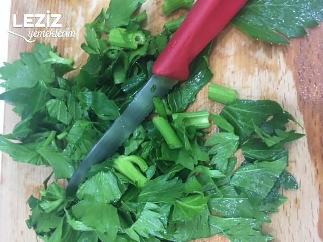 Kereviz Yaprağı Salatası