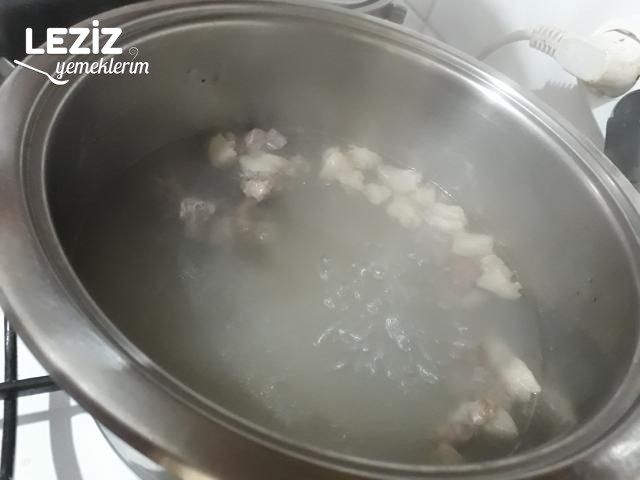 Ekşili Etli Topalak Çorbası