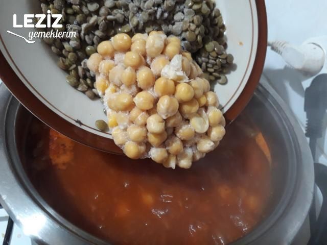 Ekşili Etli Topalak Çorbası