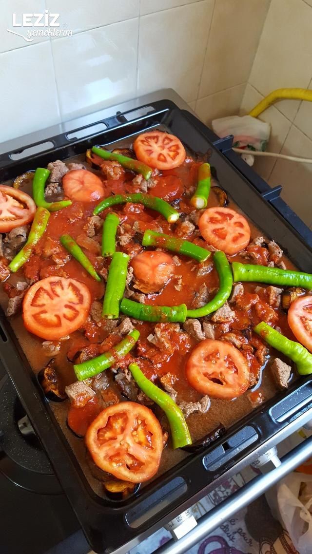 Patlıcanlı Kuzu Etli Fırında Yemek