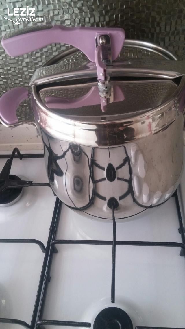 Etli Paça Yemeği