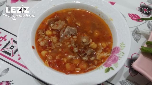 Etli Paça Yemeği