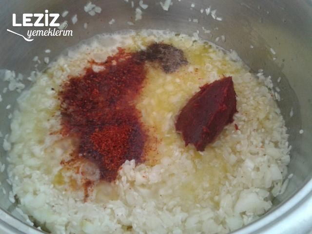 Zeytinyağlı Yaprak Sarması Tarifi Nasıl Yapılır