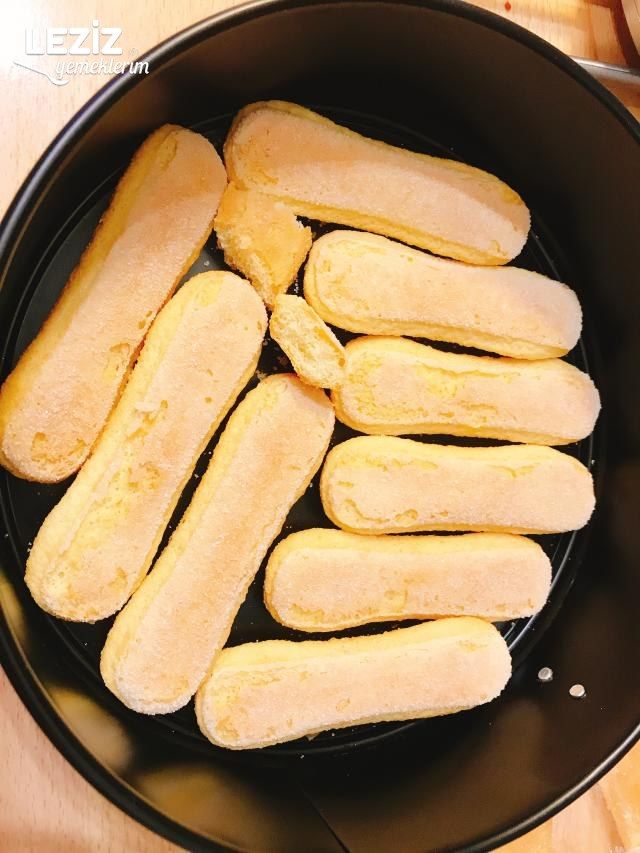 Yaban Mersinli Kedi Dilli Pasta