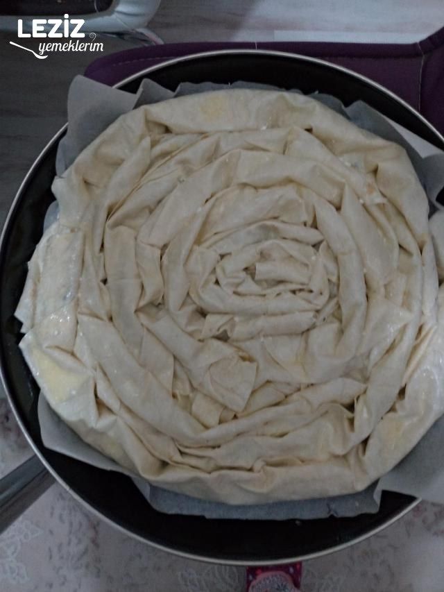 Kıymalı Ispanaklı Kol Böreği