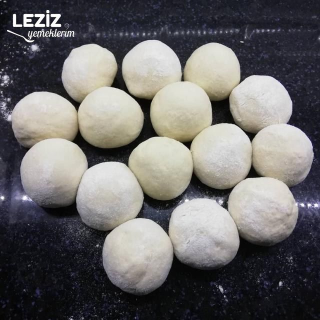 Çökelek Kavurmalı Kol Böreği