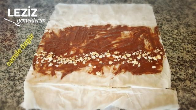 Baklavalık Yufkadan Çıtır Çikolatalı Rulolar