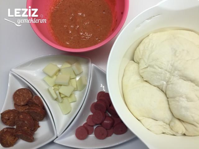 Ekmek Hamurundan Pratik Top Pizza