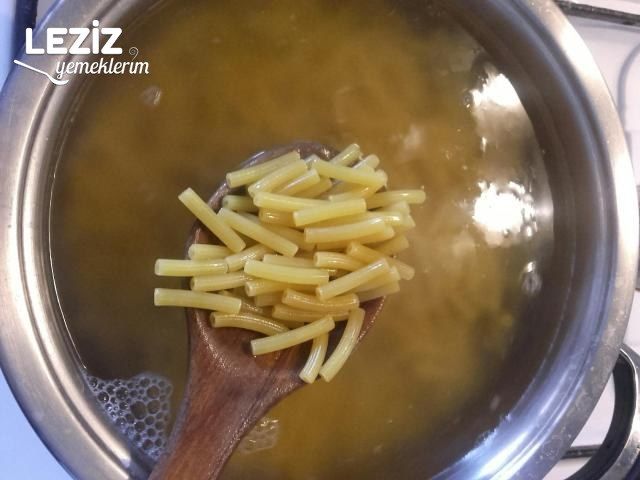Fesleğen Soslu Makarna Tarifi (Hazır Sos İle)