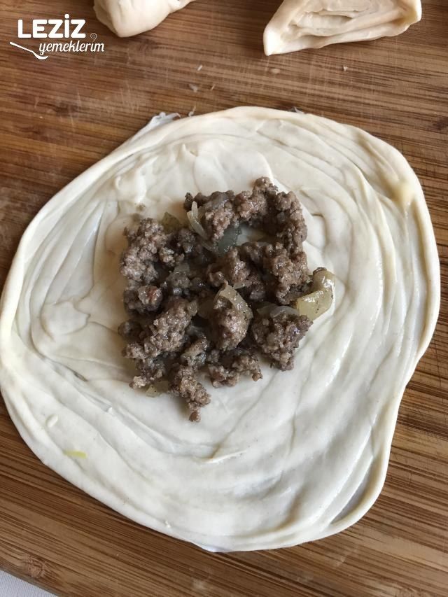 Kıymalı Bohça Böreği Tarifi