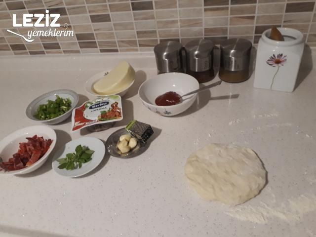 Kavurmalı  Pizza