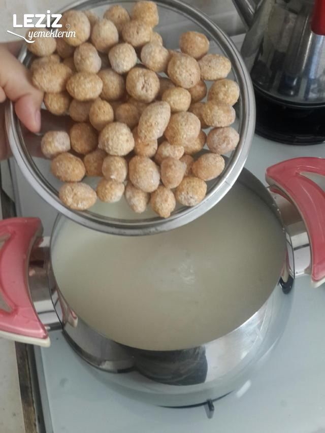 Bulgur Köfteli Yoğurtlu Çorba