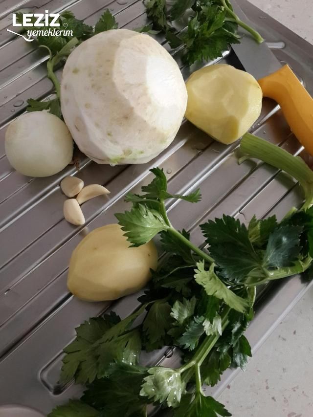 Yoğurtlu Kereviz Salatası