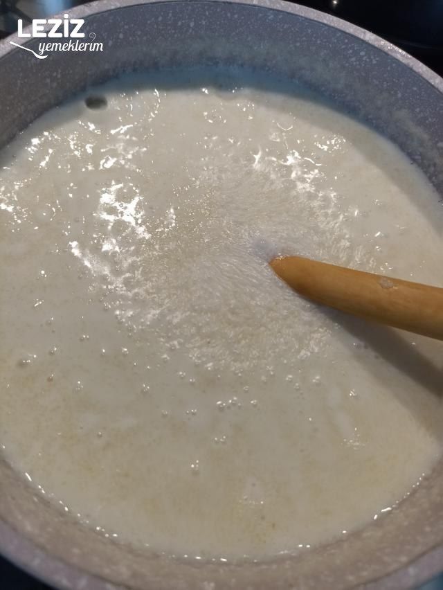 Sütlü İrmikli Muhallebi Tatlısı Tarifi