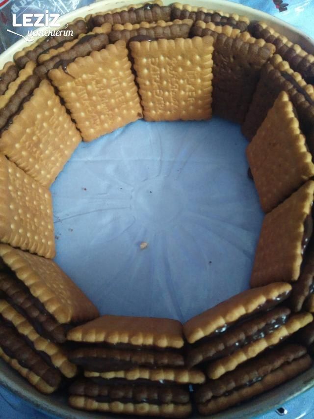 Kelepçeli Kalıpta Bisküvili Pasta