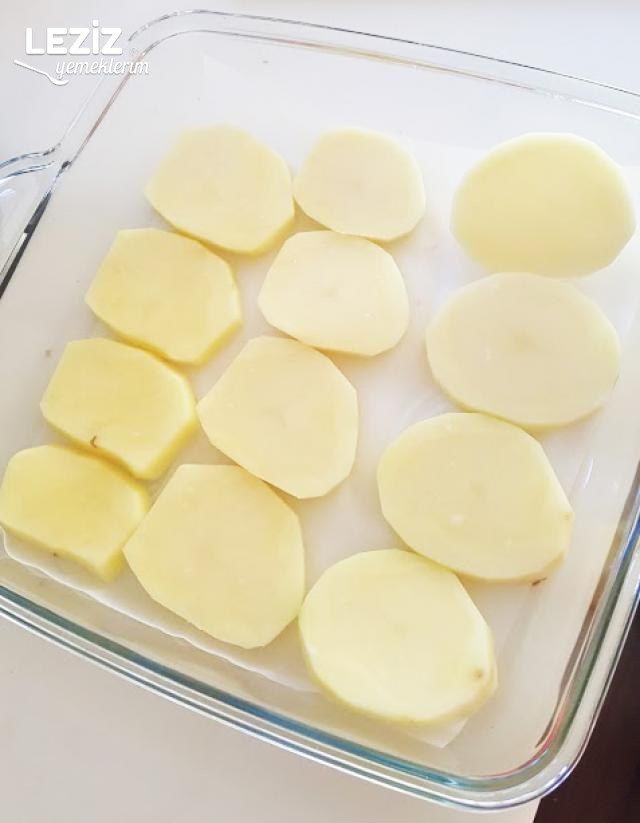 Fırında Patatesli Soğanlı Levrek