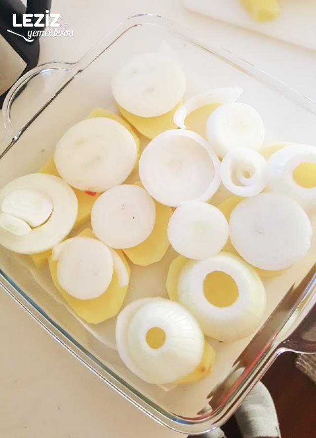 Fırında Patatesli Soğanlı Levrek