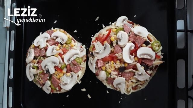 Bazlamadan 20 Dk Pratik Pizza Yapımı