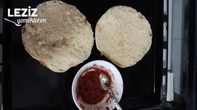 Bazlamadan 20 Dk Pratik Pizza Yapımı