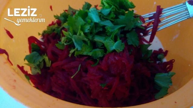 Yoğurtlu Kırmızı Pancar Salatası
