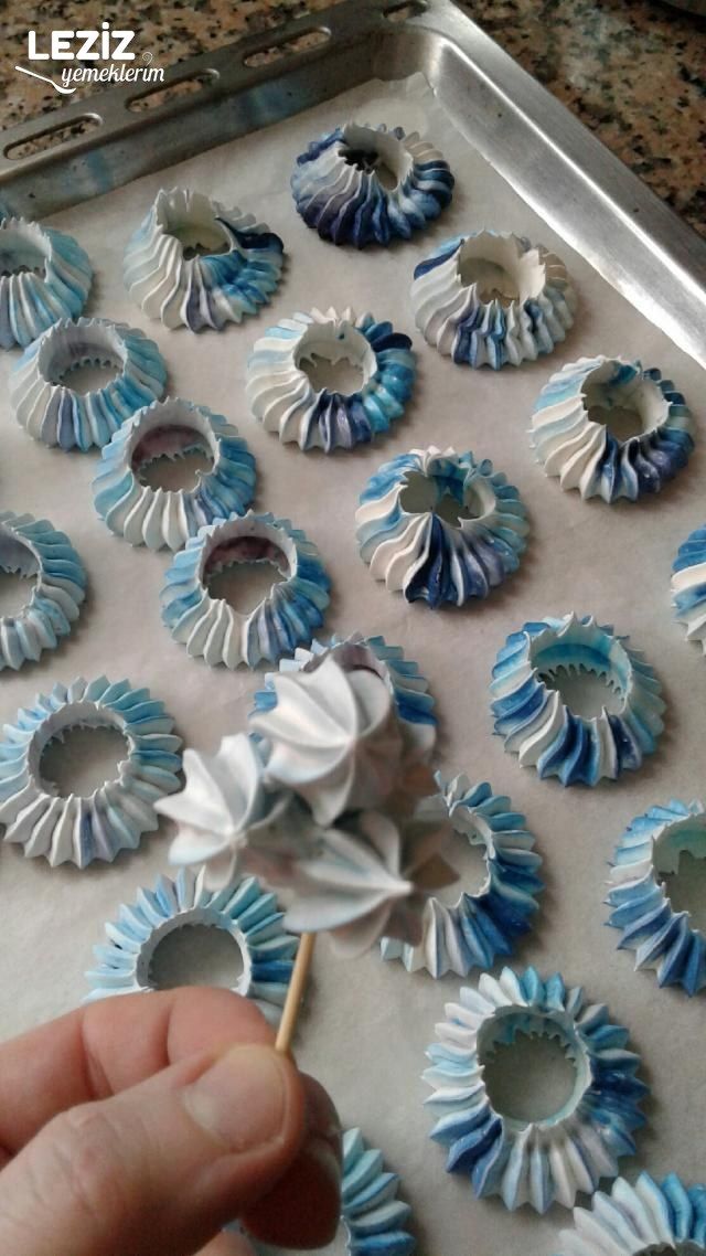 Renkli Beze