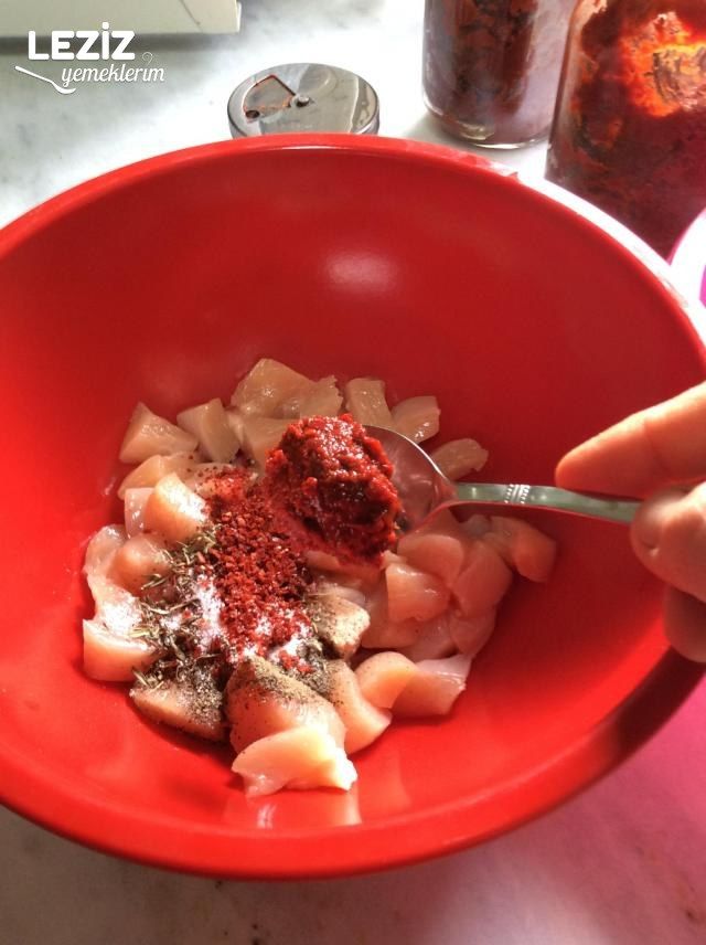 Arpacık Soğanlı Tavuk Yahni