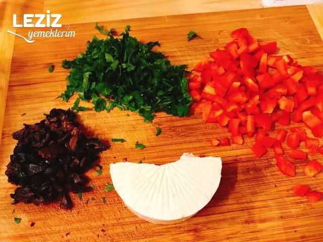 Pizza Tadında Sebzeli Poğaça