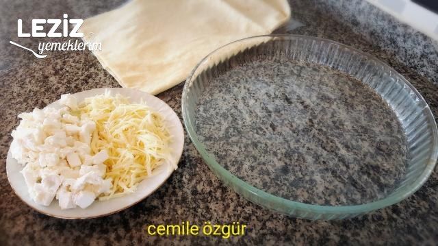 Hazır Su Böreklik Yufkadan Peynirli Su Böreği