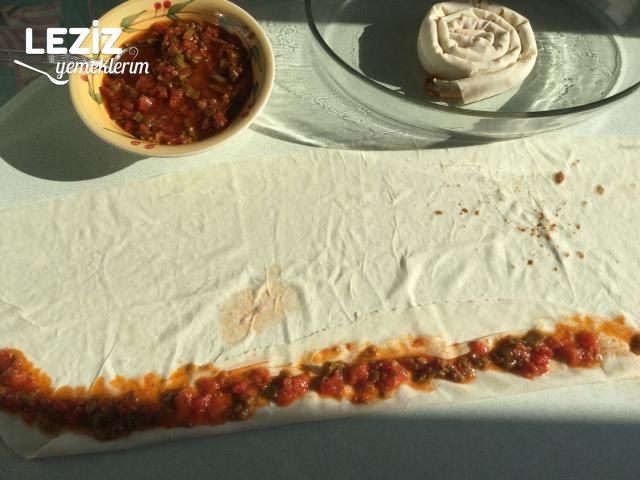 Domatesli Börek Tarifi