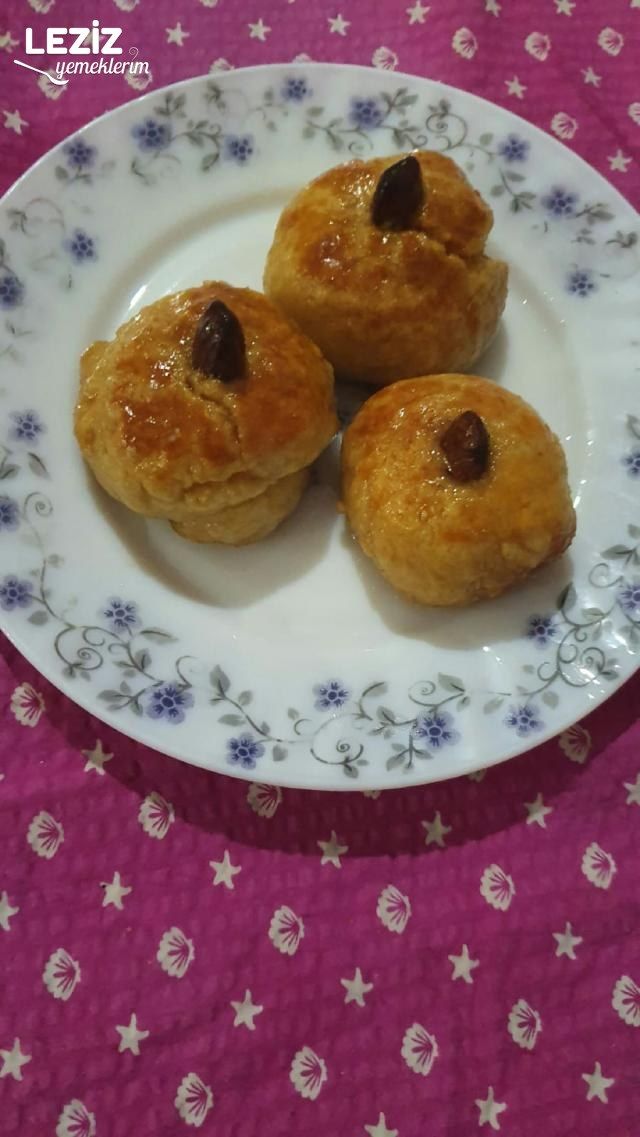 Enfes Tadıyla Çok Pratik Şekerpare Tatlısı Tarifi