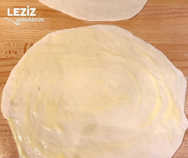 El Açması Nefis Ispanaklı Börek