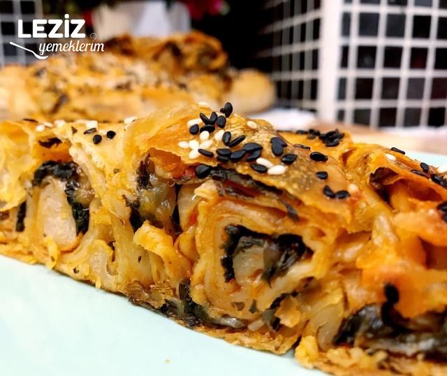 El Açması Nefis Ispanaklı Börek