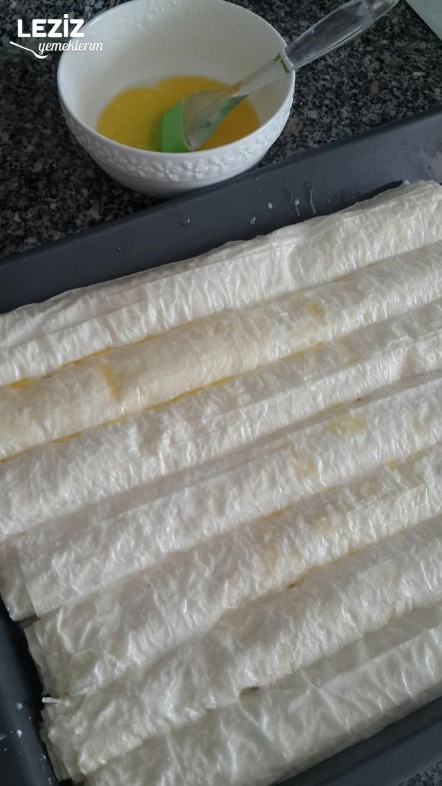 Baklavalık Yufkadan Kıymalı Börek