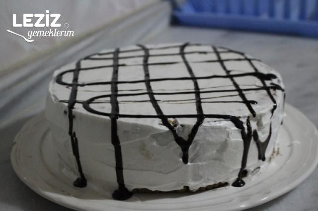 En Kolay Bisküvili Yaş Pasta Tarifi