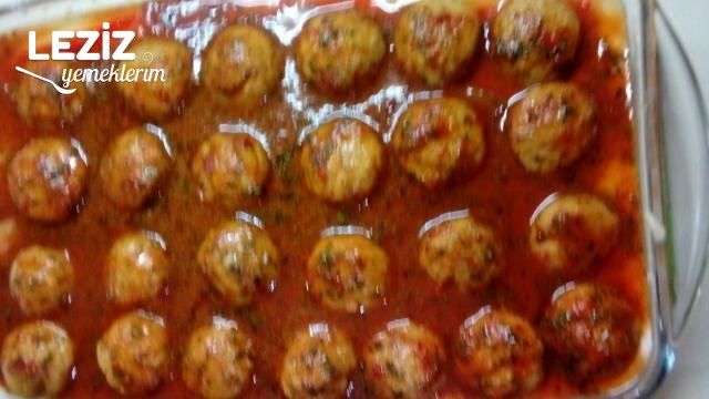 Közde Patlıcan Yatağında Soslu Köfte