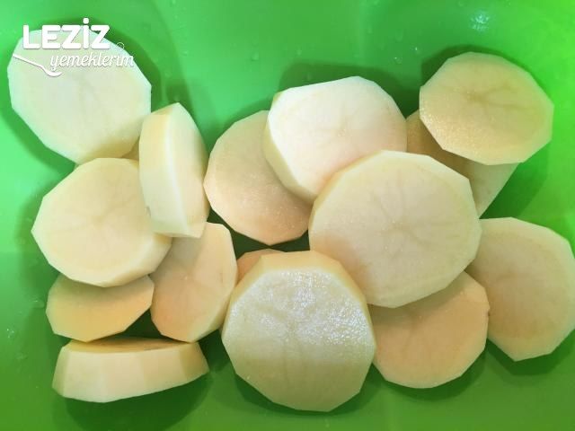 İçi Domatesli Köfte