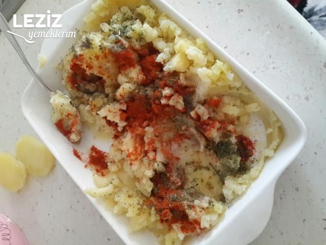 Hazır Yufka İle Patatesli Börek