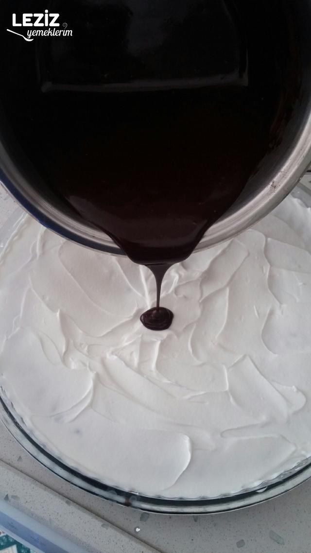 Ağlayan Kek (Yaş Pasta Tadında)